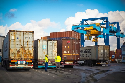 太仓物流公司发服装用什么运输？成本和时效参考